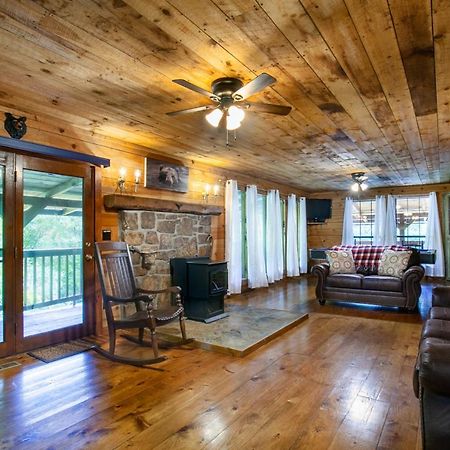Forest Home Hot Tub Fire Pit Pool Table Pigeon Forge Εξωτερικό φωτογραφία