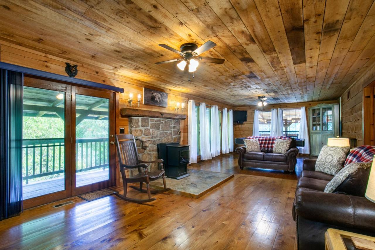 Forest Home Hot Tub Fire Pit Pool Table Pigeon Forge Εξωτερικό φωτογραφία