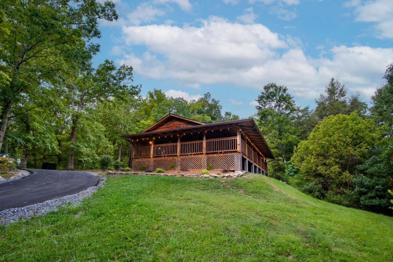 Forest Home Hot Tub Fire Pit Pool Table Pigeon Forge Εξωτερικό φωτογραφία