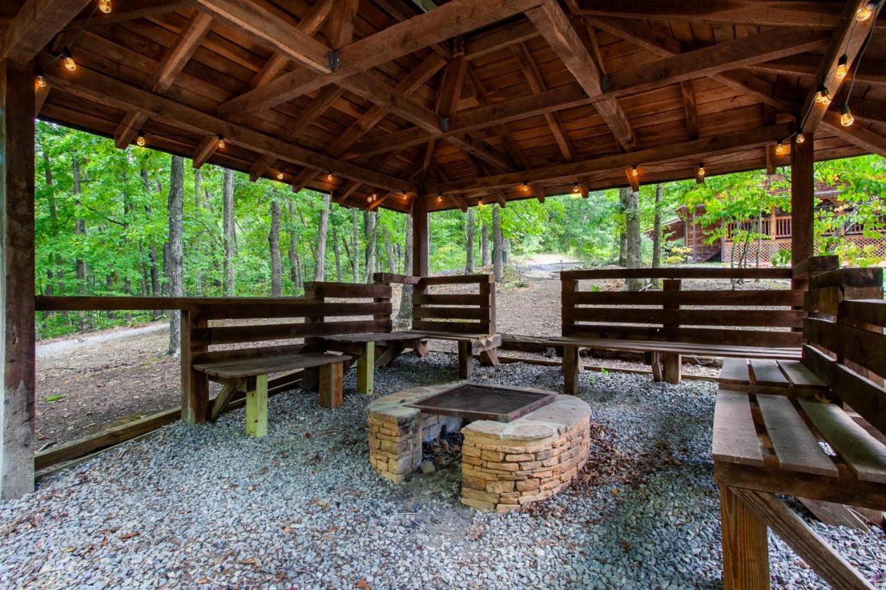 Forest Home Hot Tub Fire Pit Pool Table Pigeon Forge Εξωτερικό φωτογραφία