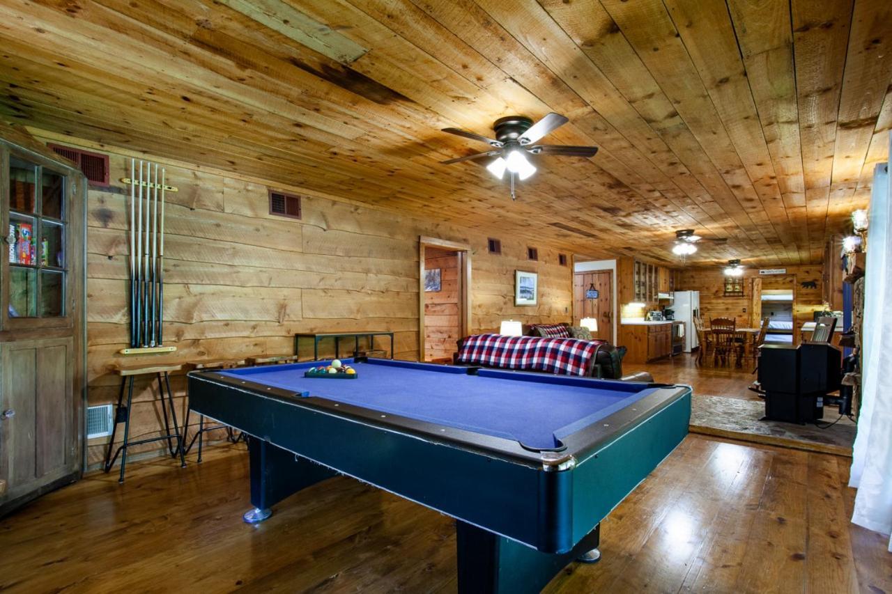 Forest Home Hot Tub Fire Pit Pool Table Pigeon Forge Εξωτερικό φωτογραφία
