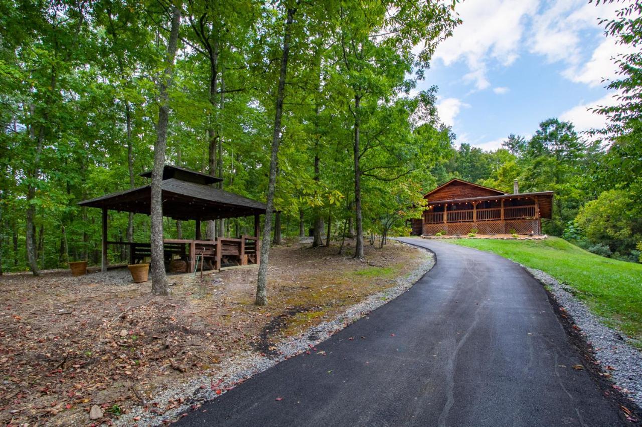 Forest Home Hot Tub Fire Pit Pool Table Pigeon Forge Εξωτερικό φωτογραφία