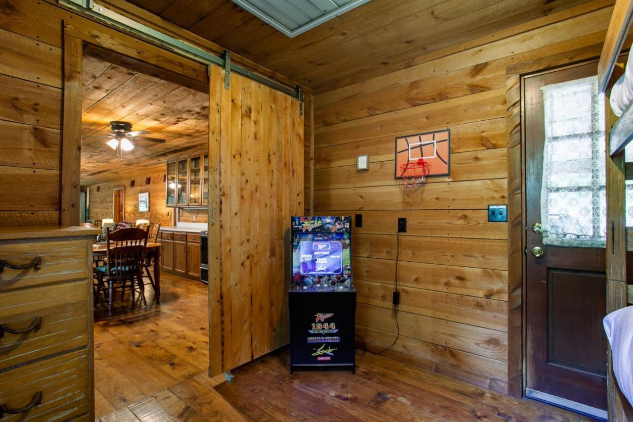 Forest Home Hot Tub Fire Pit Pool Table Pigeon Forge Εξωτερικό φωτογραφία