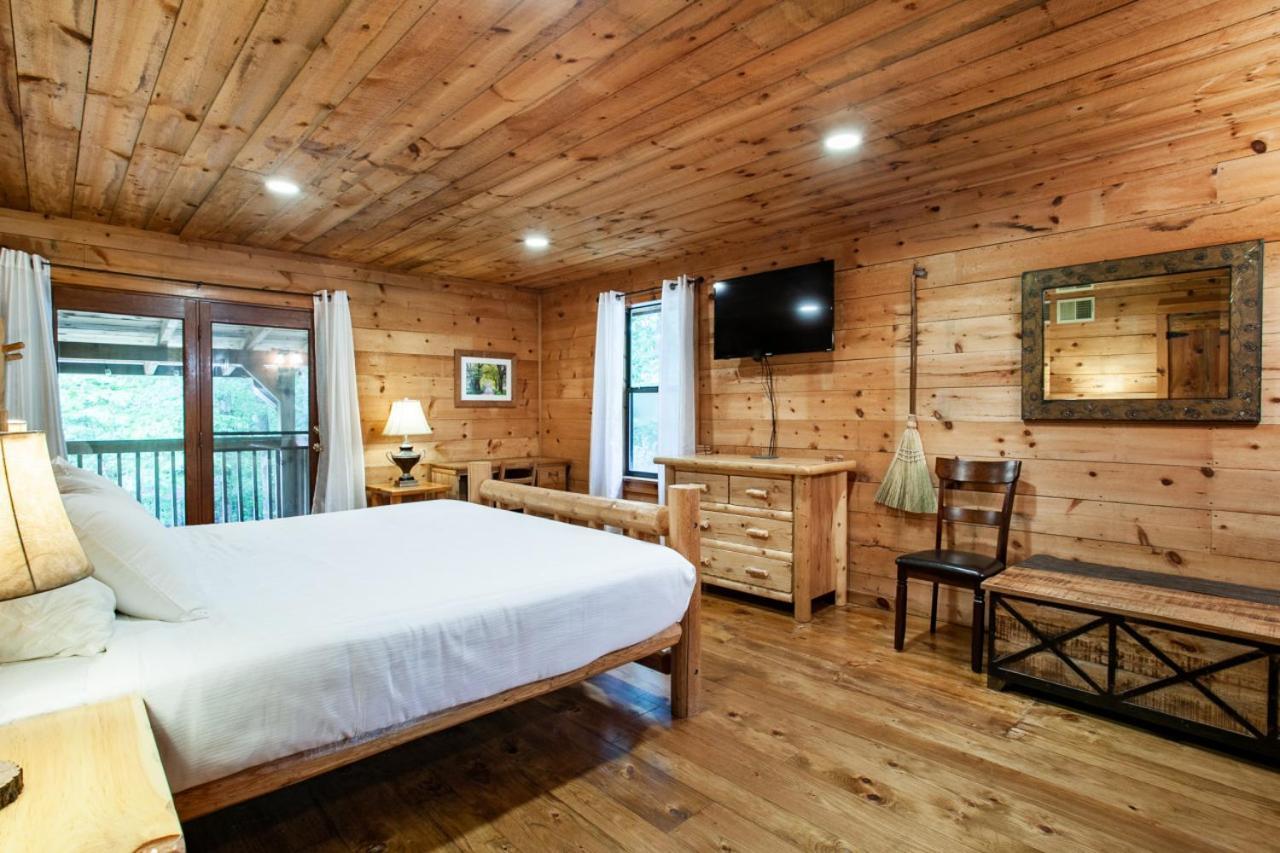 Forest Home Hot Tub Fire Pit Pool Table Pigeon Forge Εξωτερικό φωτογραφία