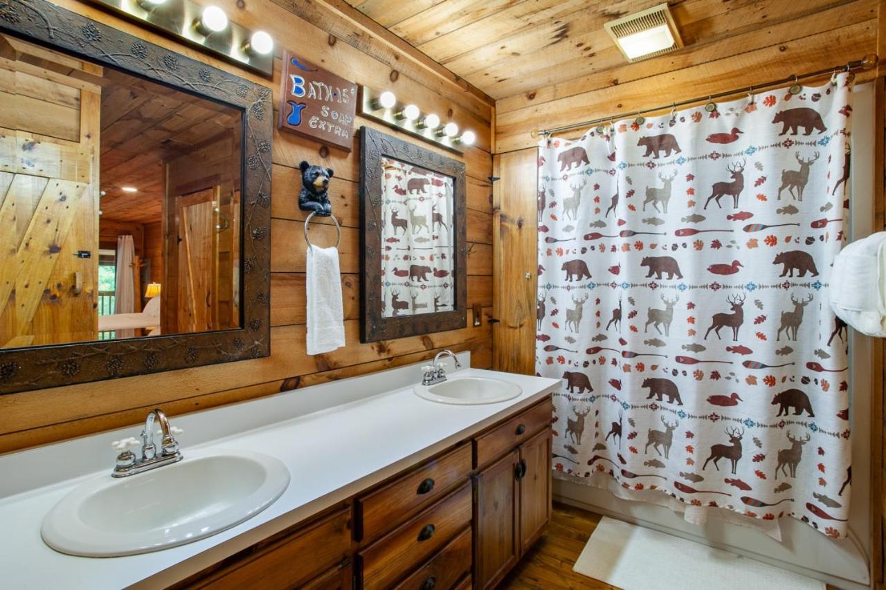 Forest Home Hot Tub Fire Pit Pool Table Pigeon Forge Εξωτερικό φωτογραφία